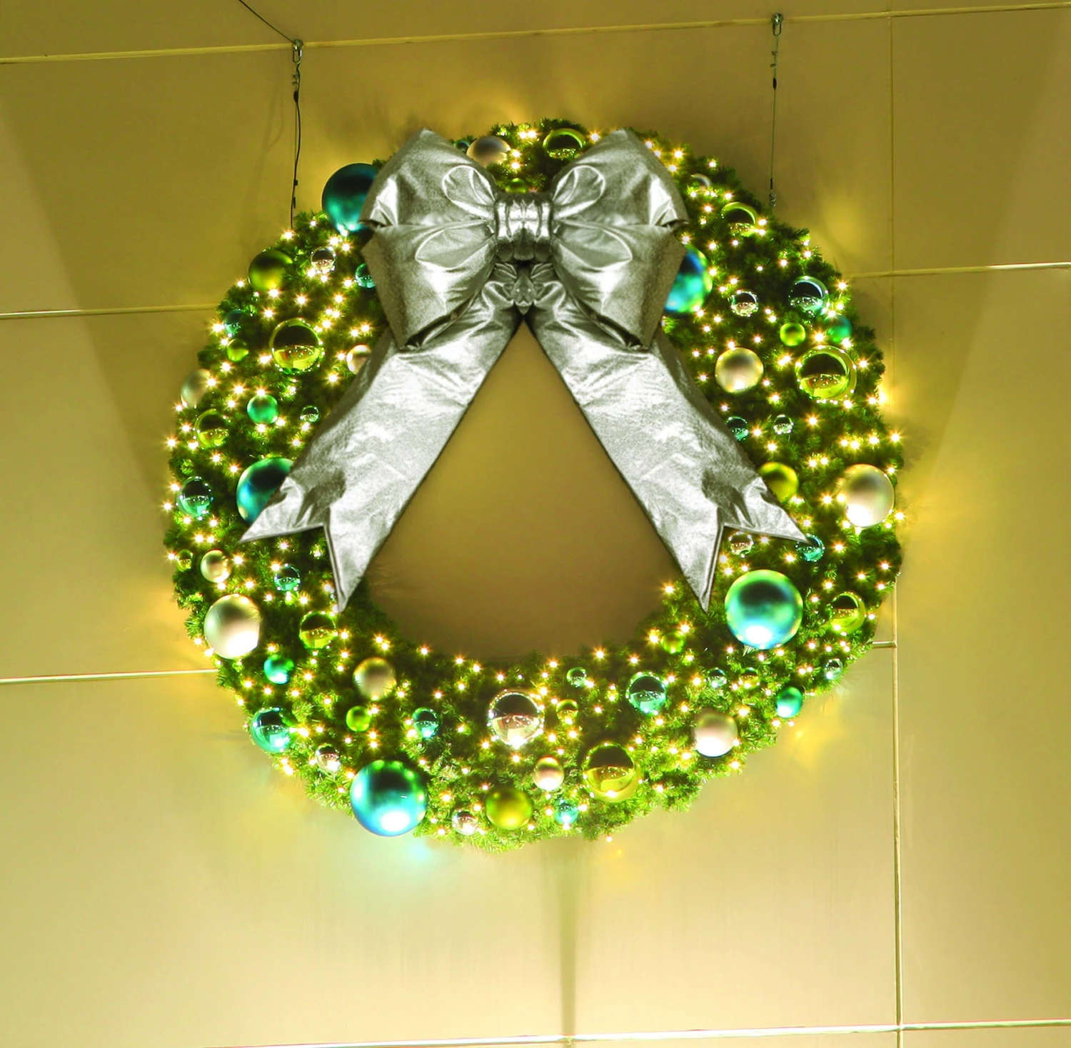 Coastal Decorated Commercial Wreath 2 Coastal Decorated Commercial Wreath - Image 2