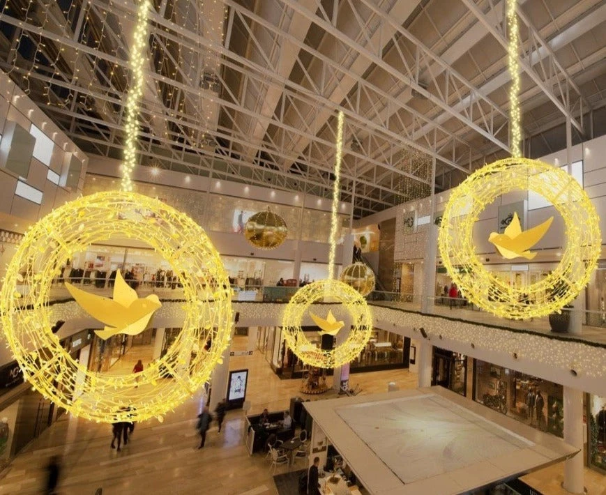 6.6' LED Leavesden Vine Wreath 2 6.6' LED Leavesden Vine Wreath - Image 2