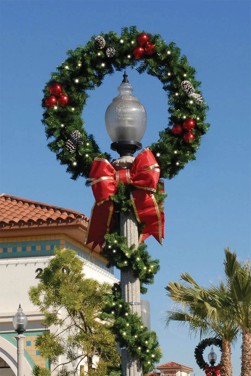 5' Lamp Post Silhouette Wreath & Garland Wrap 1 5' Lamp Post Silhouette Wreath & Garland Wrap